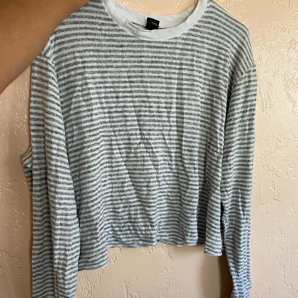Long sleeve shirt w/ stripes